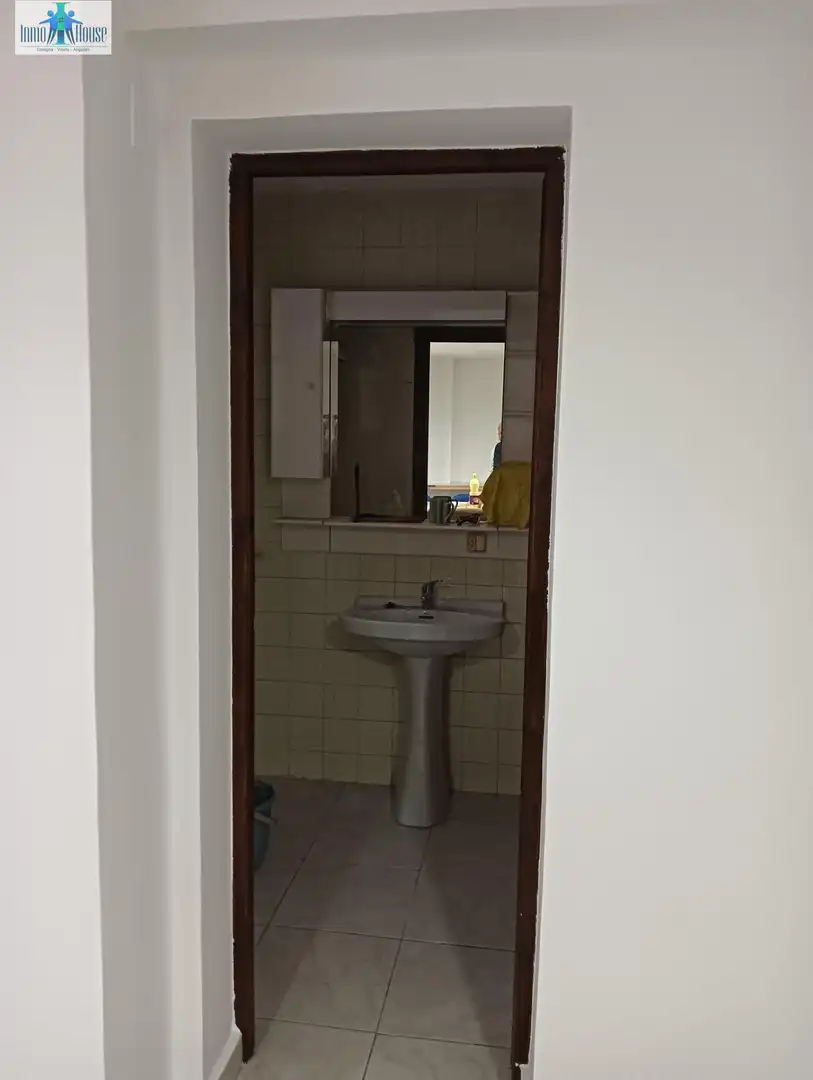 Baño de Oficina de alquiler en Albacete con Aire acondicionado