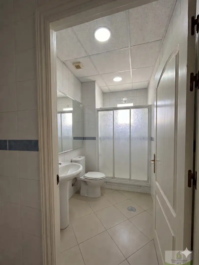 Baño de Local de alquiler en Sevilla con Aire acondicionado