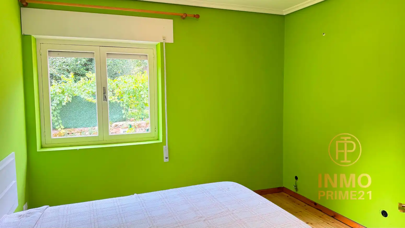 Habitación de Casa o chalet en venta en Corvera de Toranzo con Parquet y Balcón