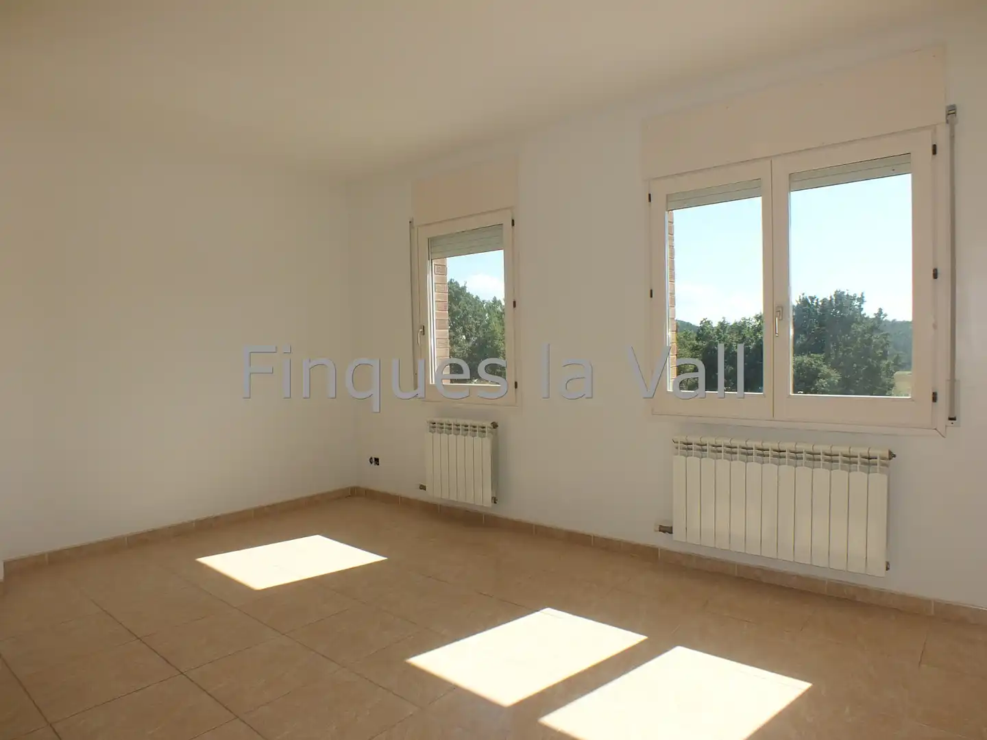 Sala d'estar de Casa adosada en venda en Sant Boi de Lluçanès amb Calefacció, Jardí privat i Forn