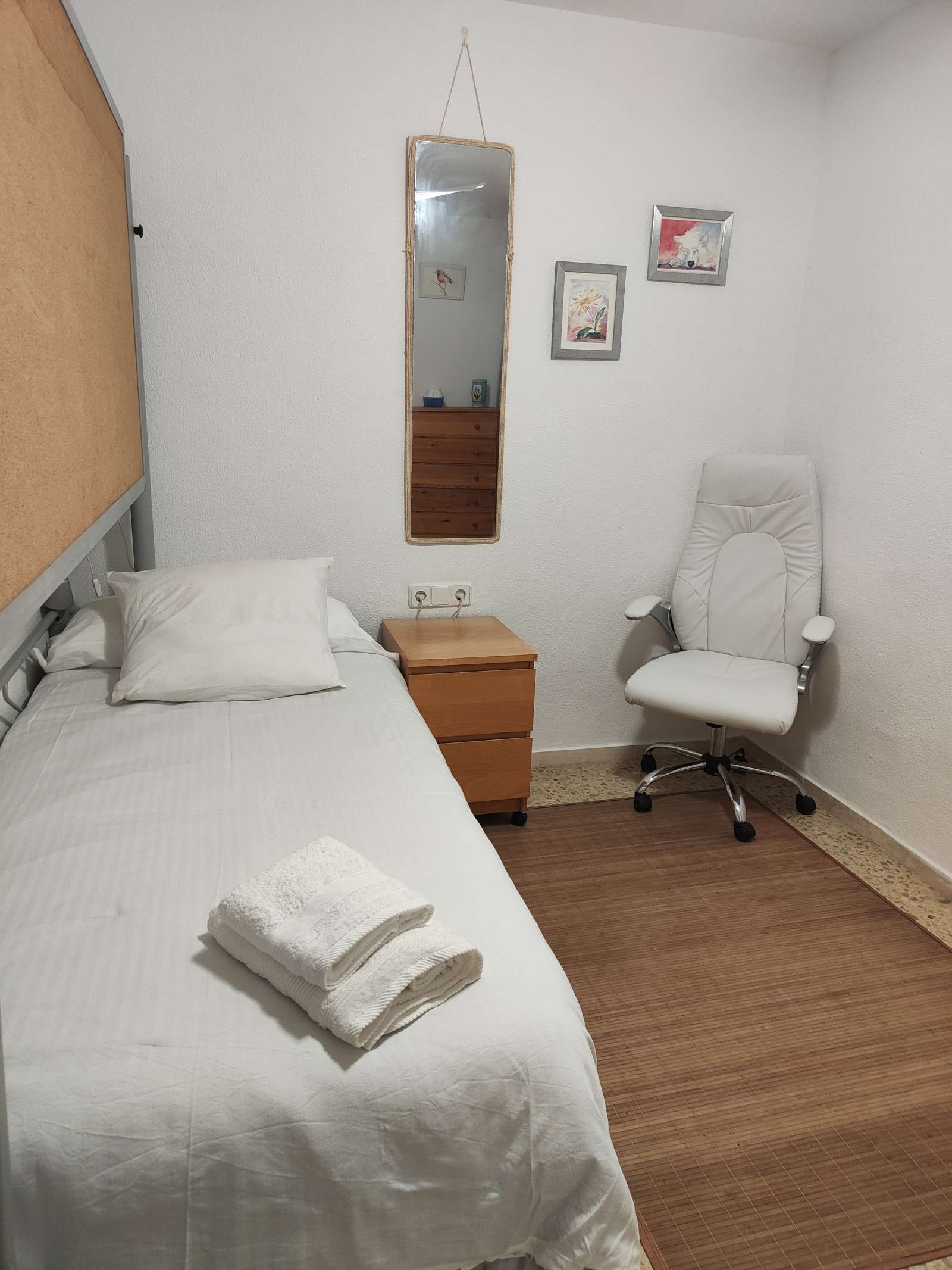 Schlafzimmer von Wohnung zur untervermieten in  Cádiz Capital mit Klimaanlage, Terrasse und Möbliert