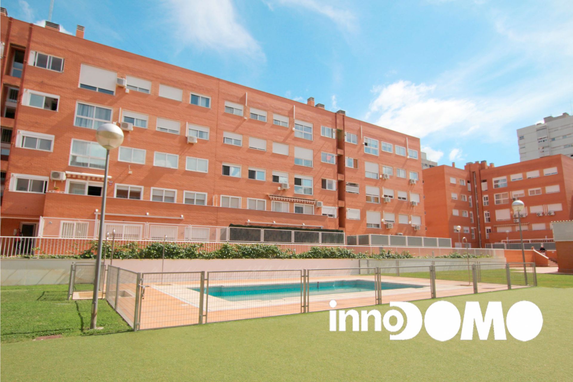 Exterior view of Planta baja for sale in Parla  with Heating, Parquet flooring and Storage room