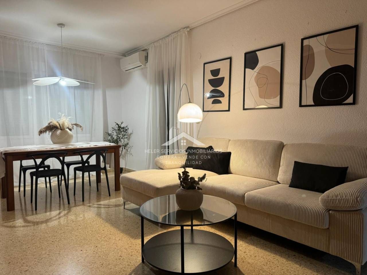 Sala d'estar de Pis en venda en Castellón de la Plana / Castelló de la Plana amb Aire condicionat, Moblat i Balcó