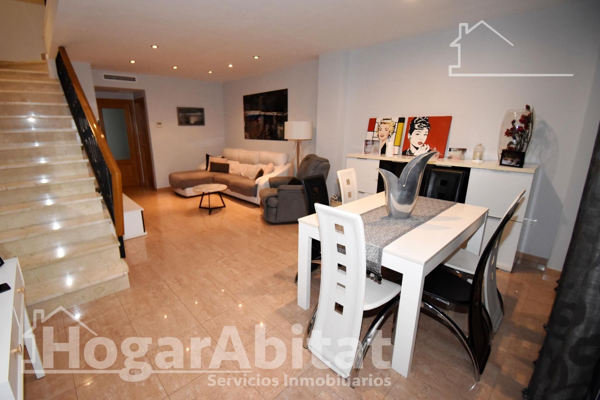 Sala de estar de Casa adosada en venta en Onda con Aire acondicionado, Terraza y Trastero