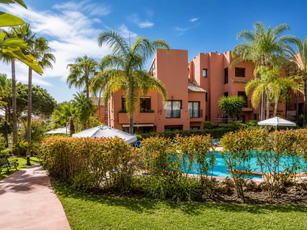Exterior view of Garage for sale in Marbella