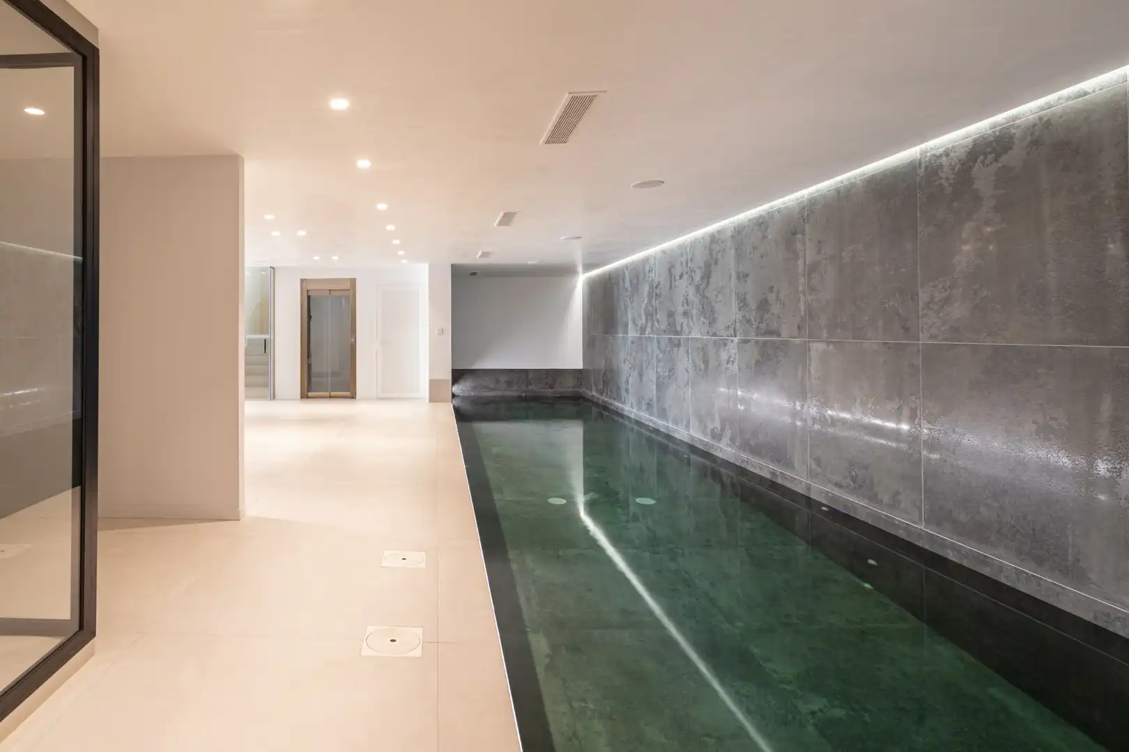 Piscina de Casa o xalet en venda en Marbella amb Aire condicionat, Terrassa i Traster