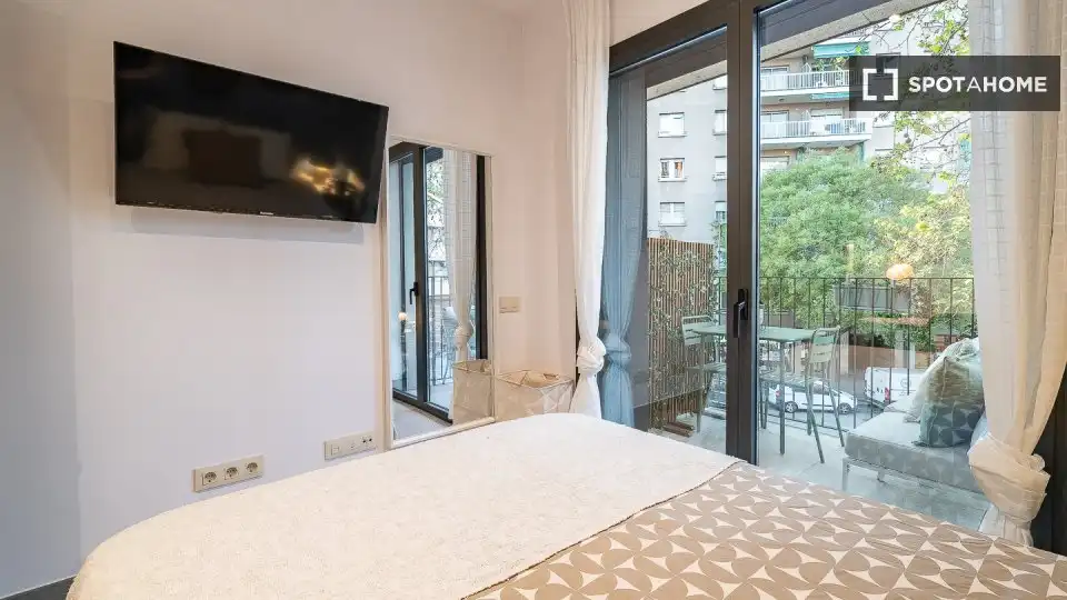 Bedroom of Flat for share in Barcelona  with Air Conditioner, Heating and Furnished