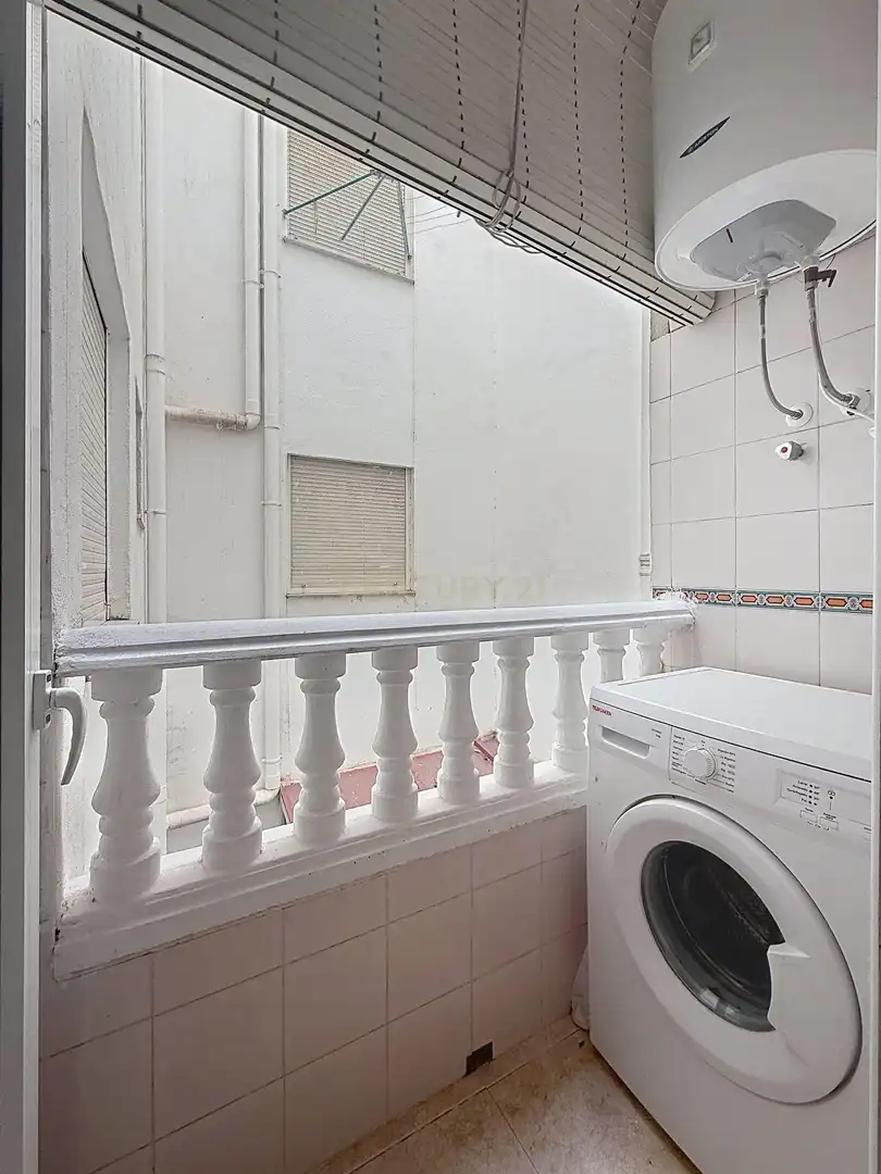 Flat with terrace for sale in Calle San Emigdio, Torrevieja, Spain 8, imagen 5