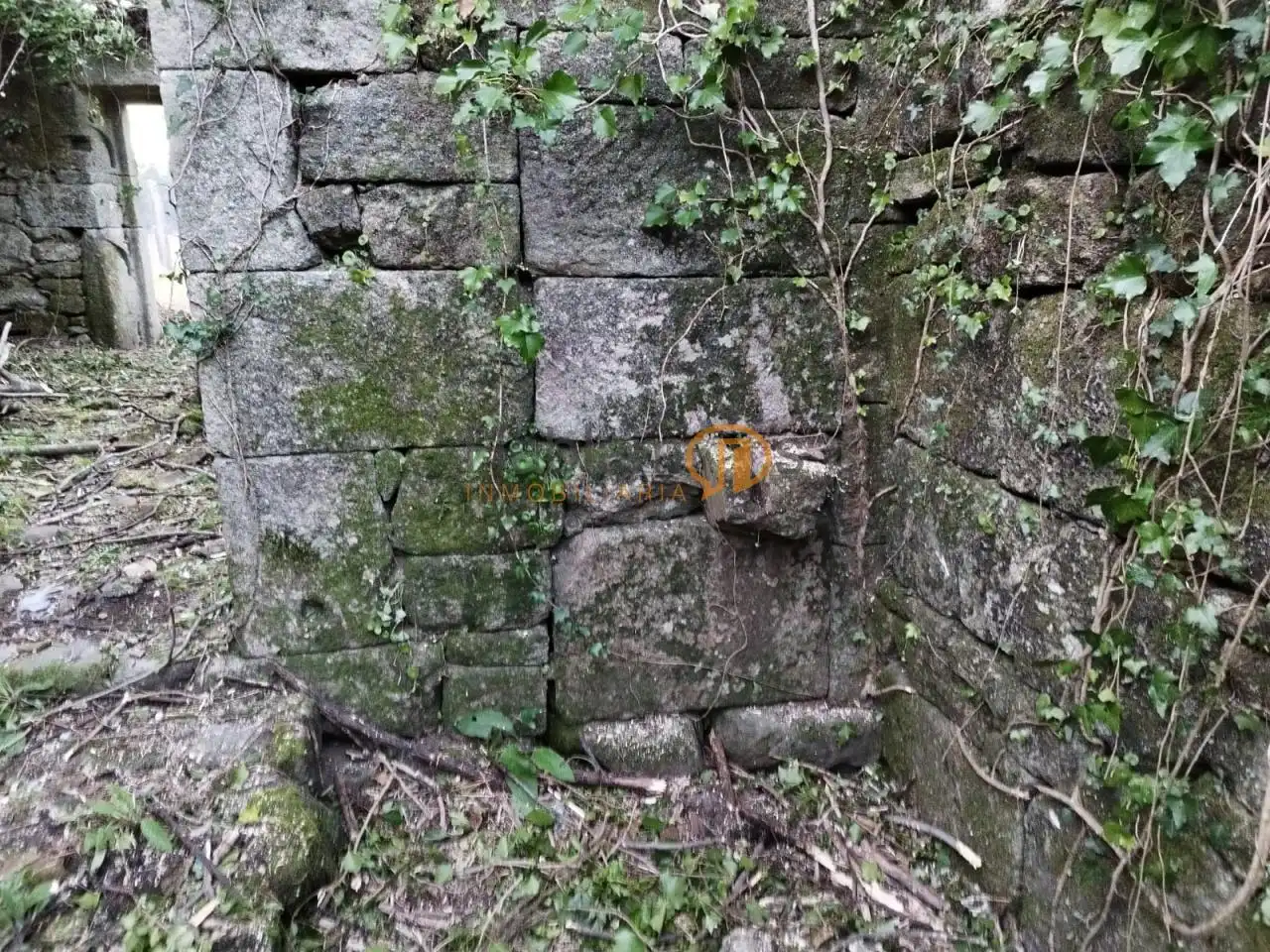 Vista exterior de Finca rústica en venda en Pontevedra Capital  amb Jardí privat