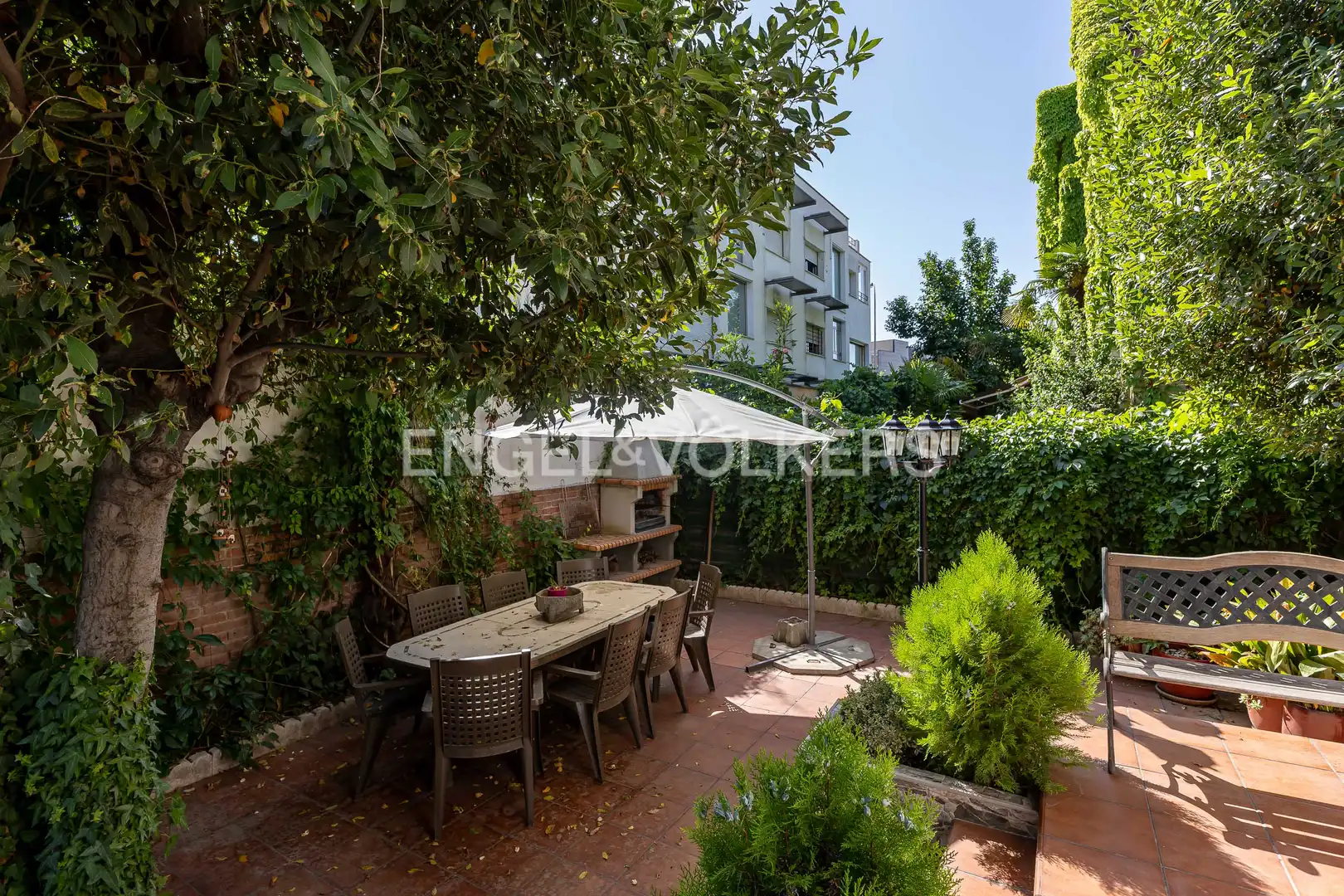 Terrassa de Casa adosada en venda en Madrid amb Aire condicionat, Calefacció i Jardí privat