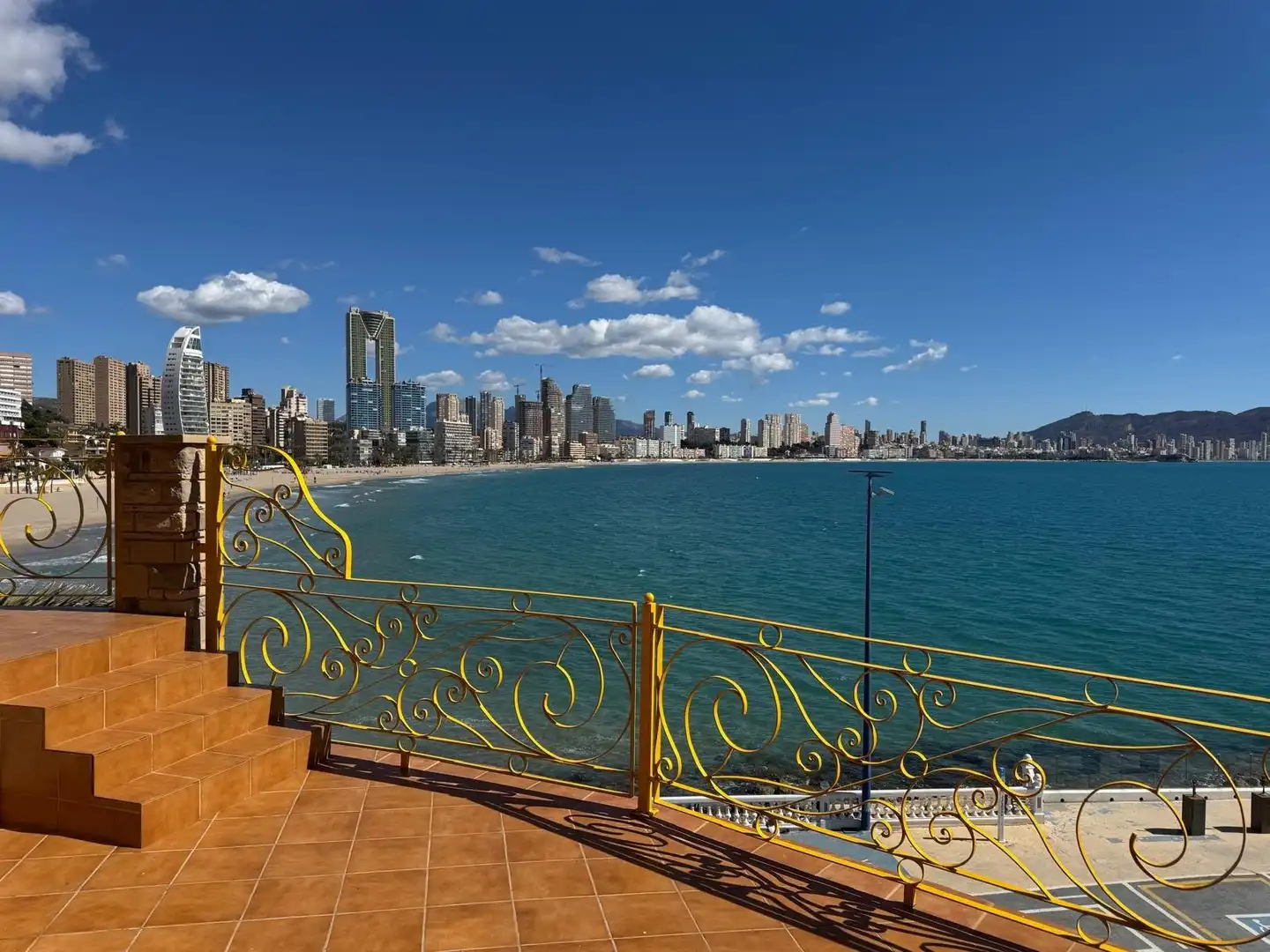 Vista exterior de Casa o chalet en venta en Benidorm con Aire acondicionado, Calefacción y Jardín privado