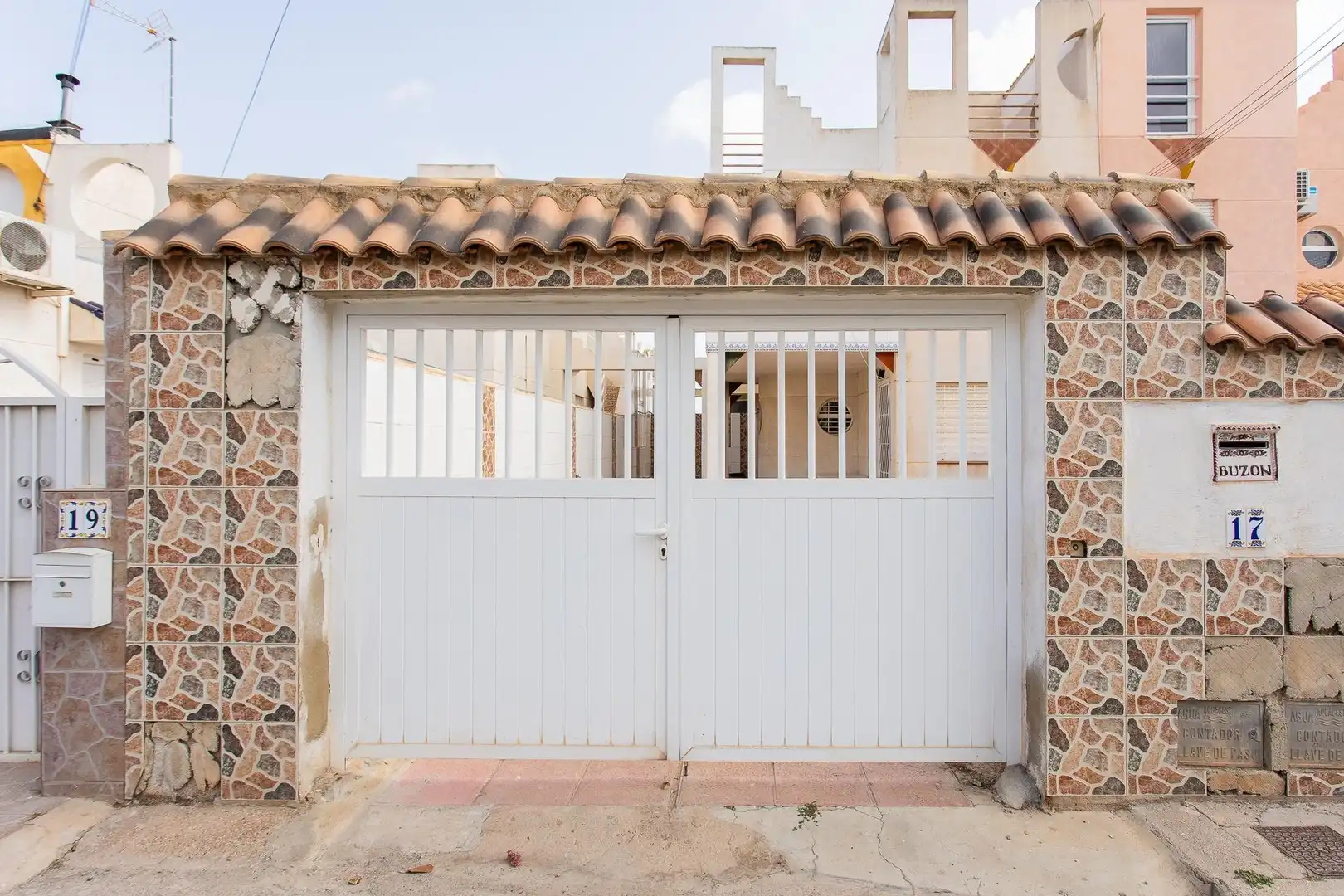 Exterior view of Houses for sale in Torrevieja  with Private garden