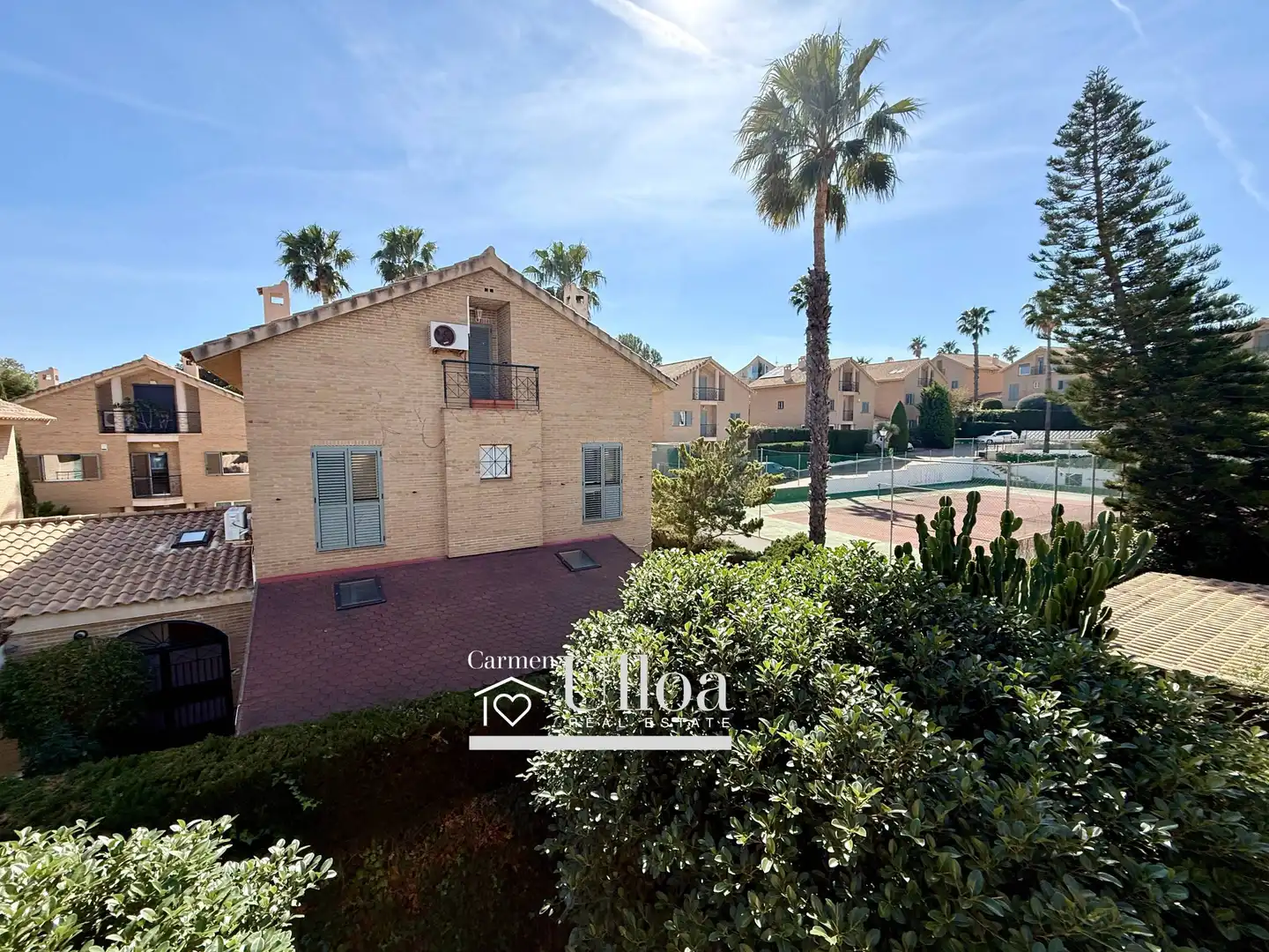 Vista exterior de Casa o xalet en venda en Alicante / Alacant amb Aire condicionat, Calefacció i Jardí privat