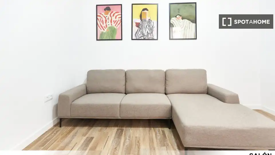 Living room of Flat for share in Sevilla  with Air Conditioner, Heating and Furnished