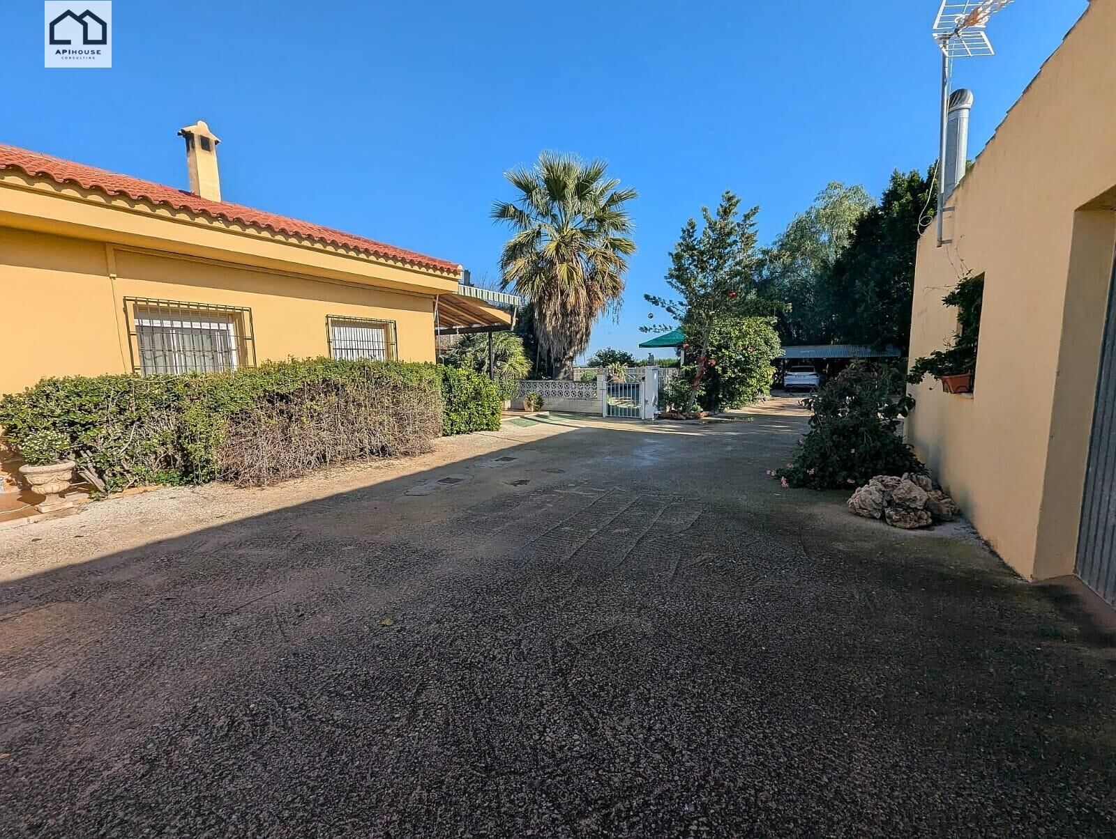 Vista exterior de Casa o xalet en venda en Orihuela amb Aire condicionat, Traster i Piscina