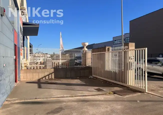Vista exterior de Nave industrial de alquiler en Sant Boi de Llobregat