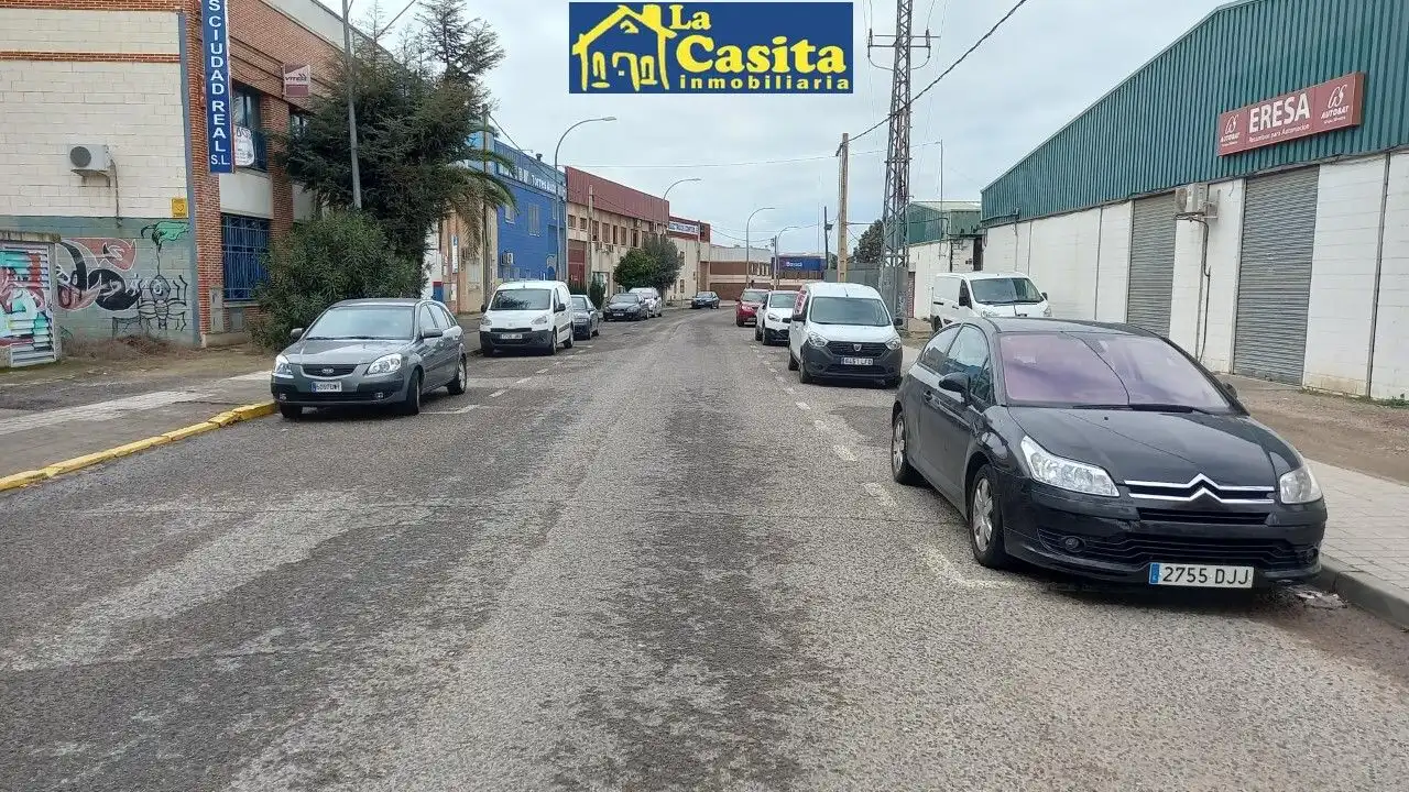 Industrial building for sale in Calle Socuéllamos, imagen 4