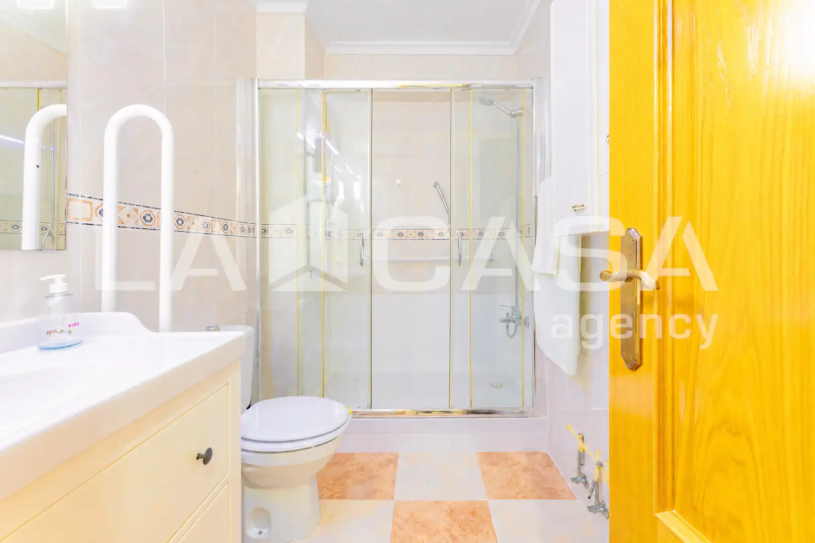 Baño de Piso en venta en Valencia con Amueblado y Balcón