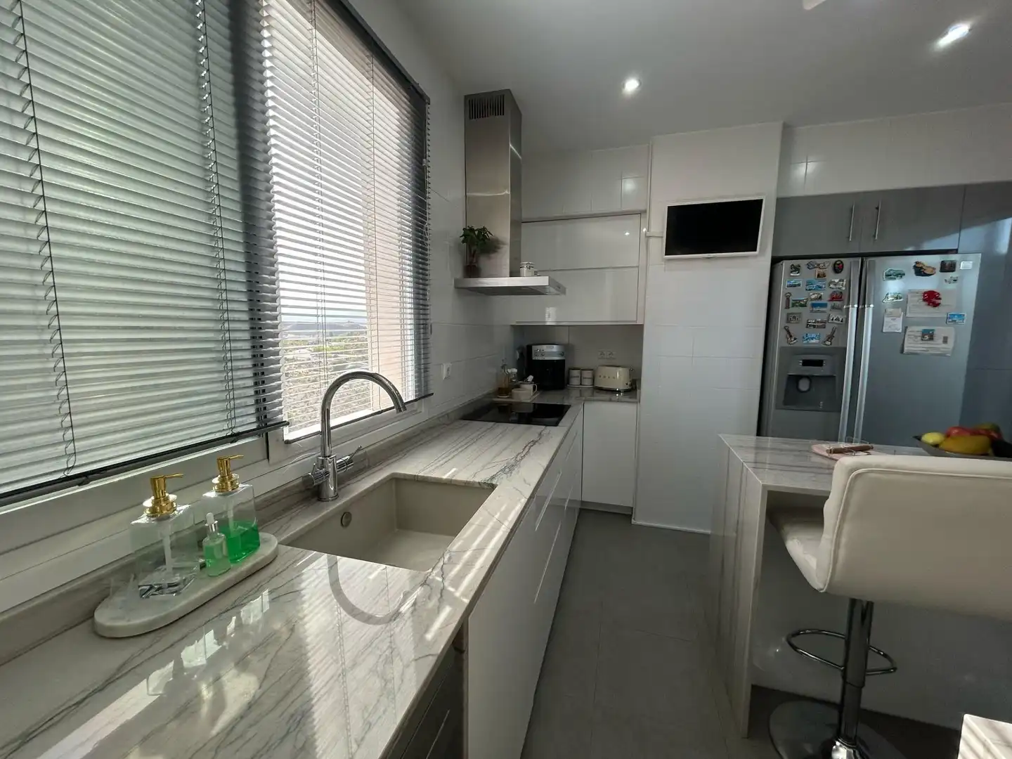 Cuina de Àtic en venda en Benidorm amb Aire condicionat, Jardí privat i Terrassa