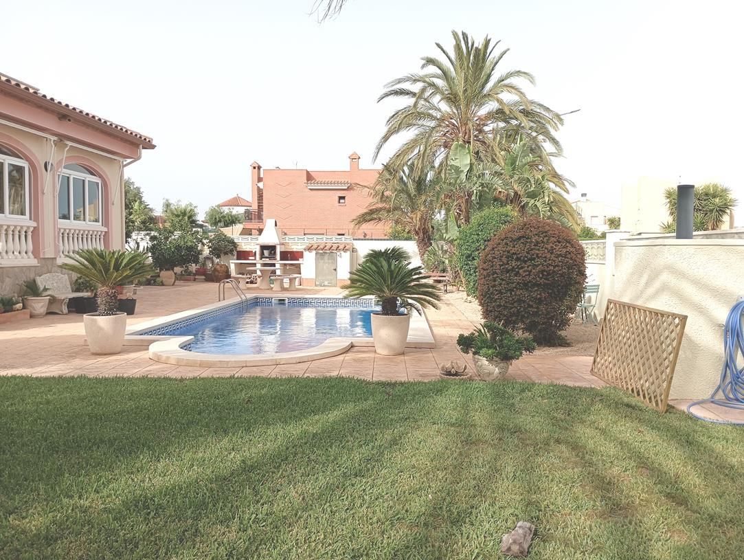 House or chalet for sale in Centre
