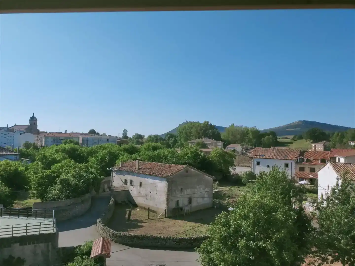 Vista exterior de Piso en venta en Espinosa de los Monteros, Burgos
