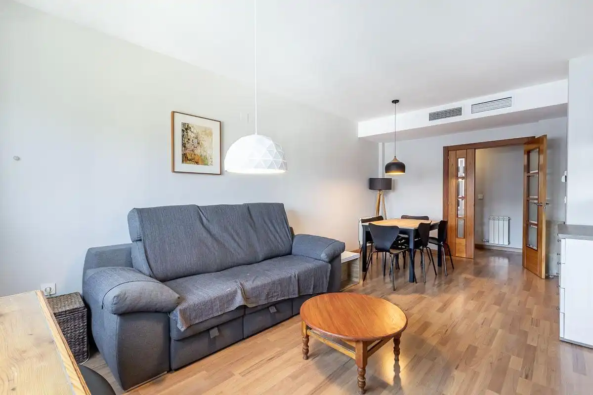 Sala d'estar de Pis en venda en Granada amb Calefacció, Jardí privat i Parquet