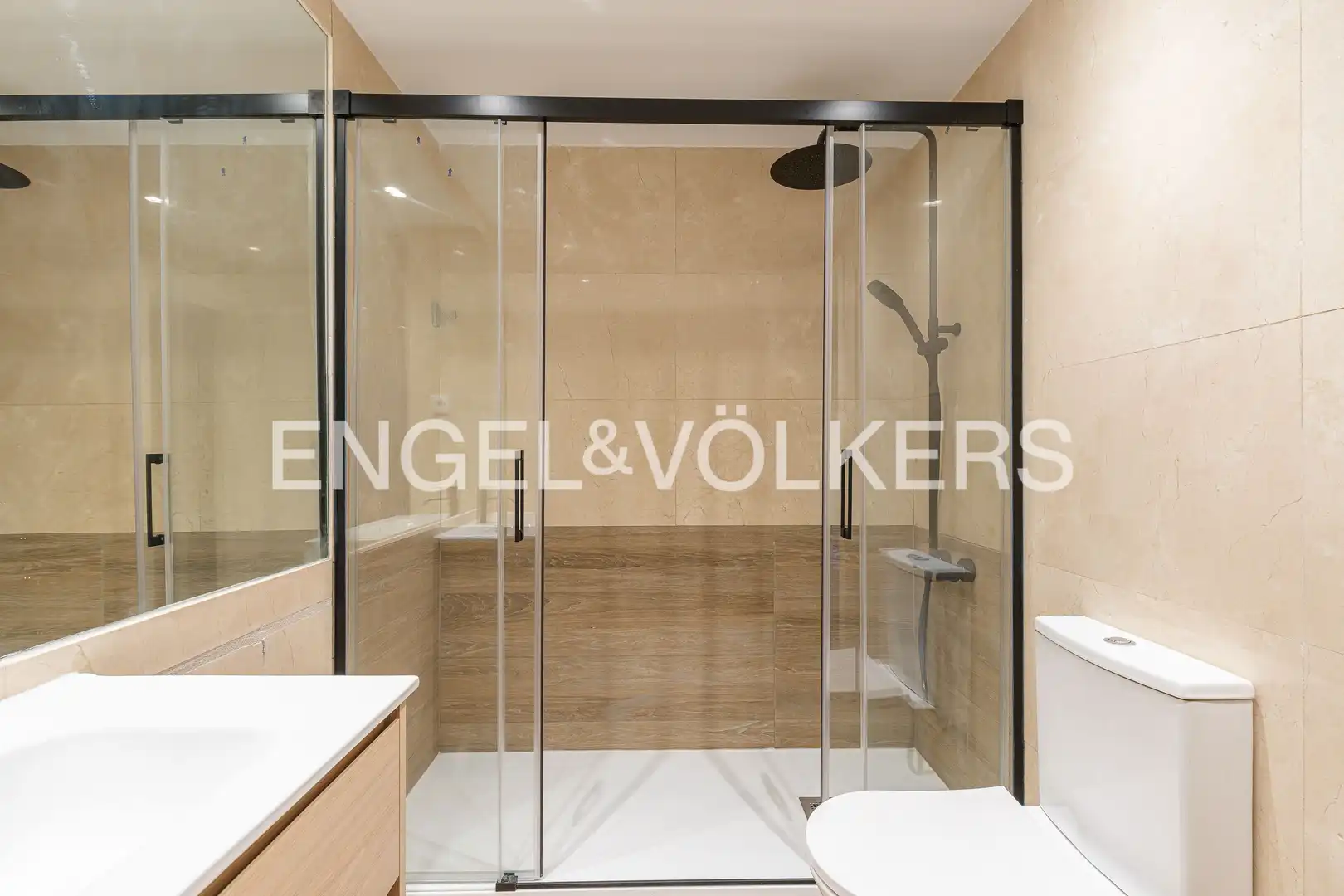 Baño de Piso de alquiler en Pozuelo de Alarcón con Aire acondicionado, Calefacción y Terraza