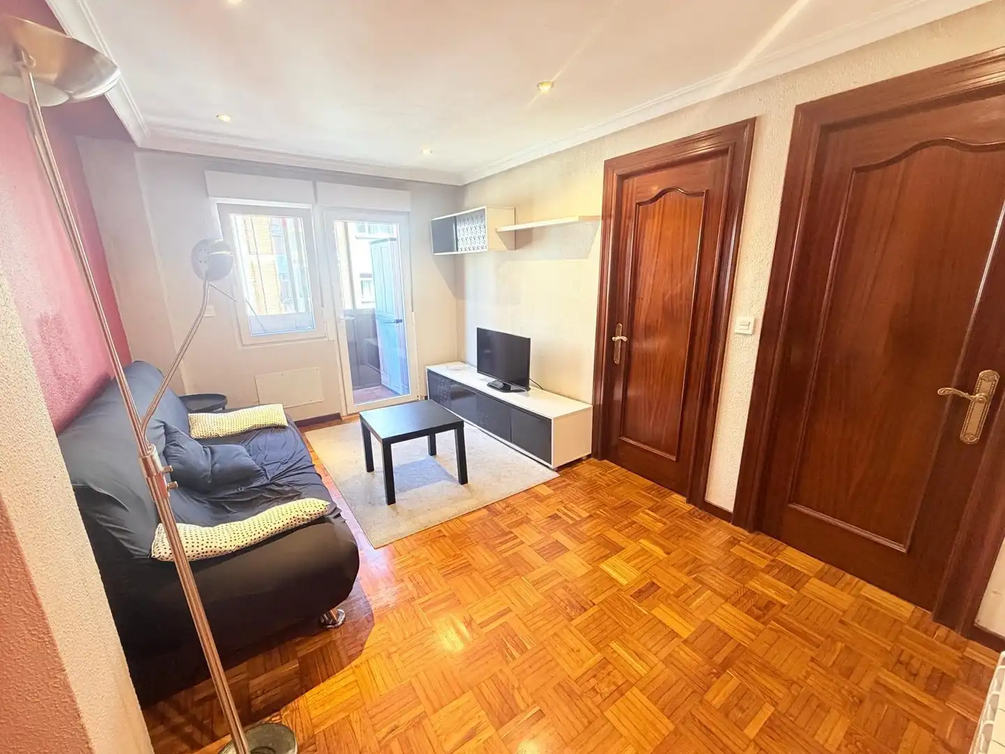 Living room of Flat for sale in Oviedo   with Balcony