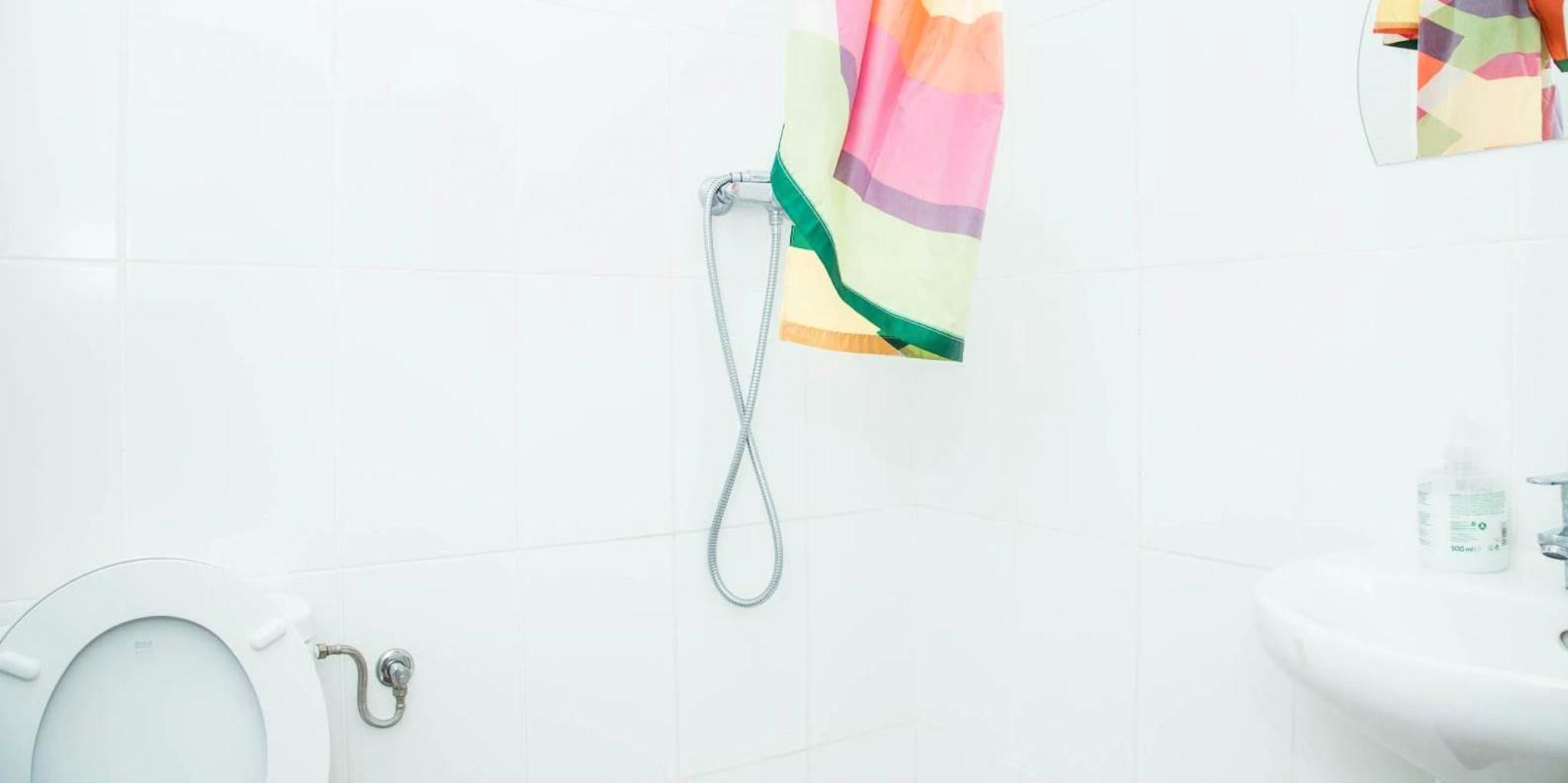 Bany de Pis per a compartir en  Barcelona Capital amb Moblat i Rentadora