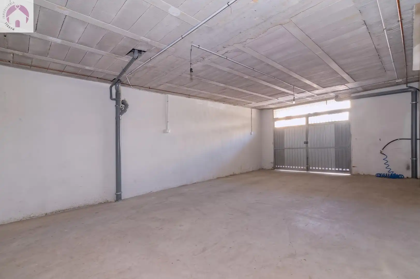 Casa aparellada amb terrassa en venda a Jun, imagen 32