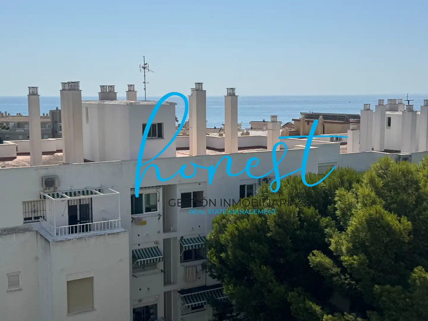 Vista exterior de Ático en venta en Torremolinos con Aire acondicionado, Terraza y Amueblado