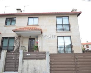 Exterior view of Single-family semi-detached for sale in Cangas 