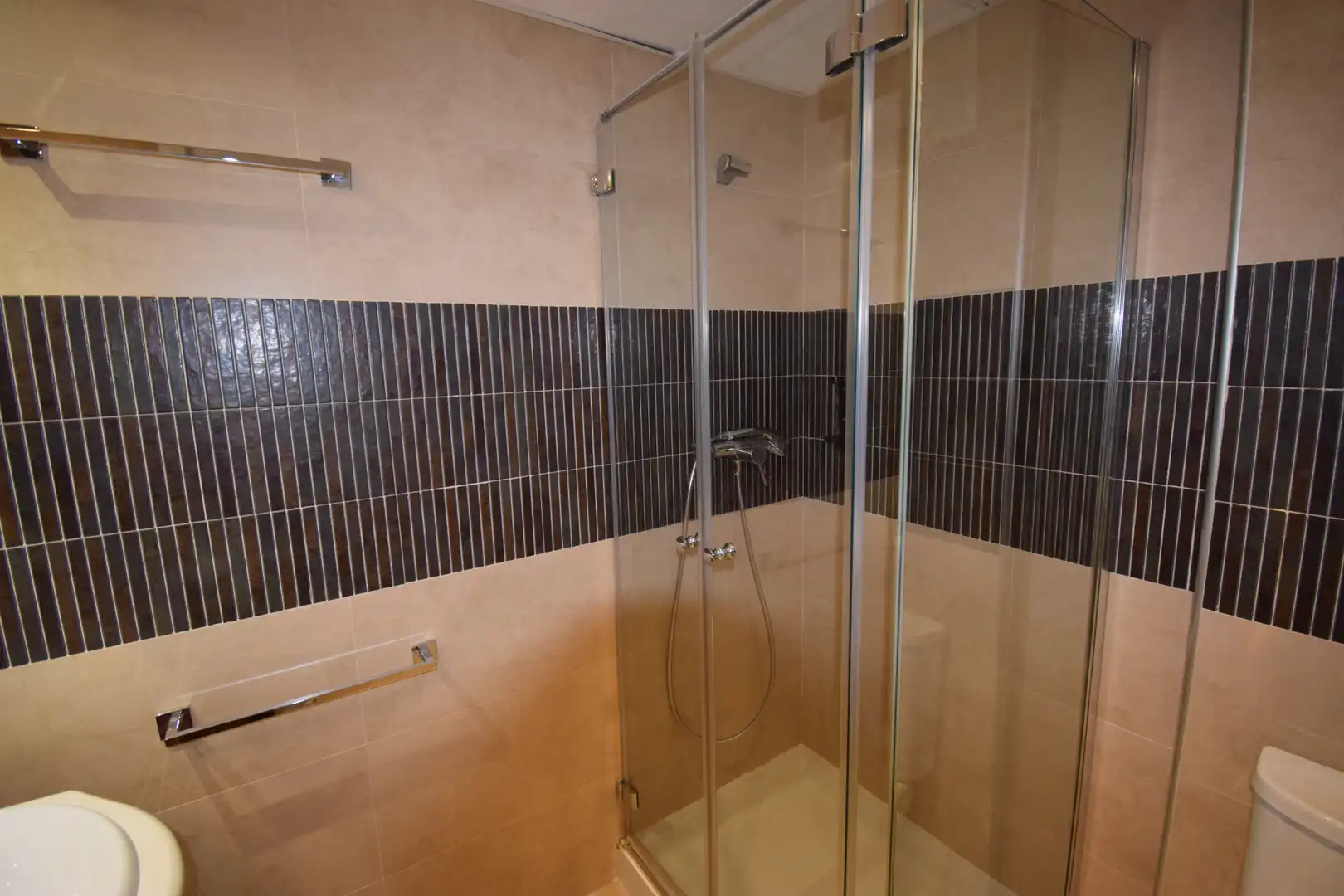 Badezimmer von Wohnungen zum Verkauf in Los Alcázares mit Klimaanlage, Heizung und Terrasse