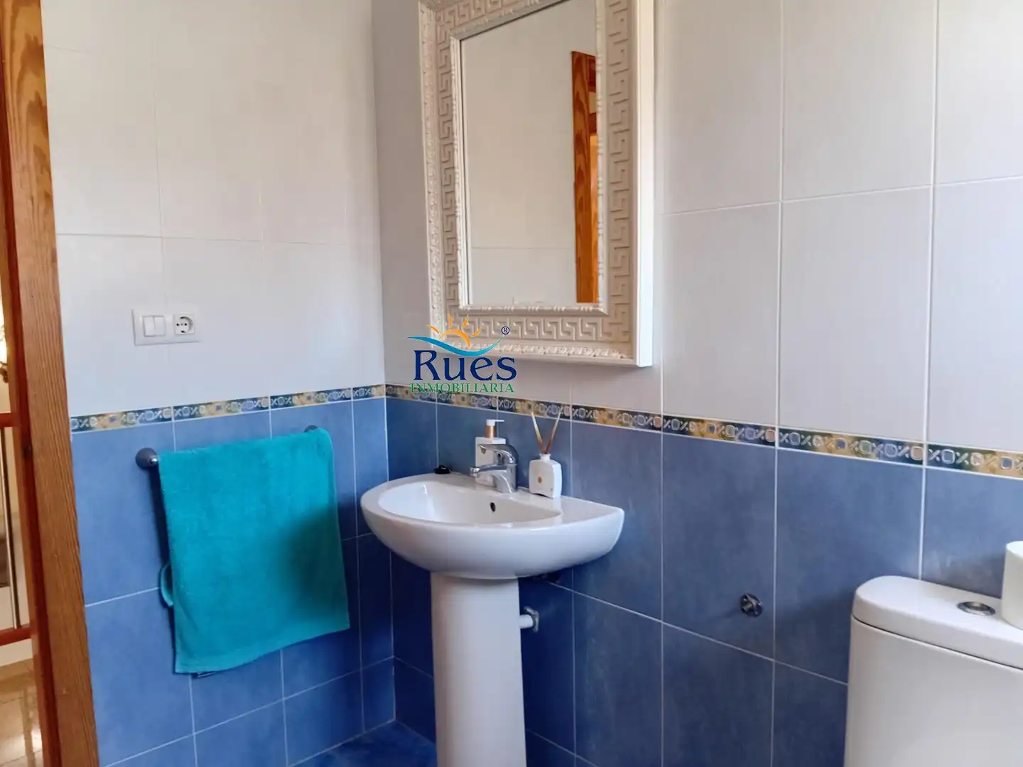 Badezimmer von Einfamilien-Reihenhaus zum Verkauf in Torreblanca mit Terrasse, Balkon und Gemeinschaftspool