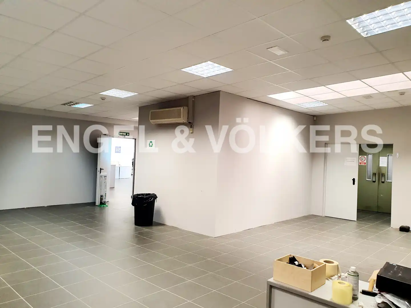 Nau industrial en venda en Cornellà de Llobregat