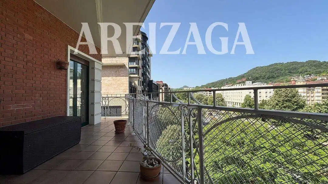 Exterior view of Flat for rent in Donostia - San Sebastián   with Heating, Terrace and Oven