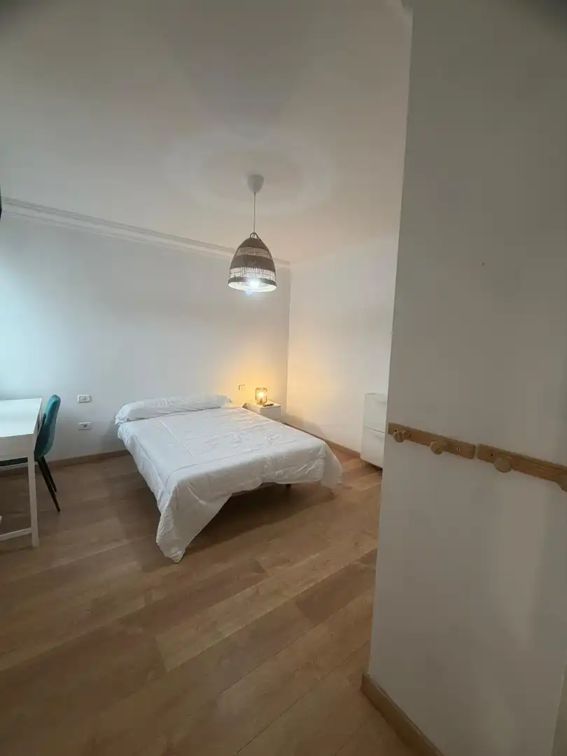 Bedroom of Flat for share in San Cristóbal de la Laguna  with Parquet flooring and Furnished