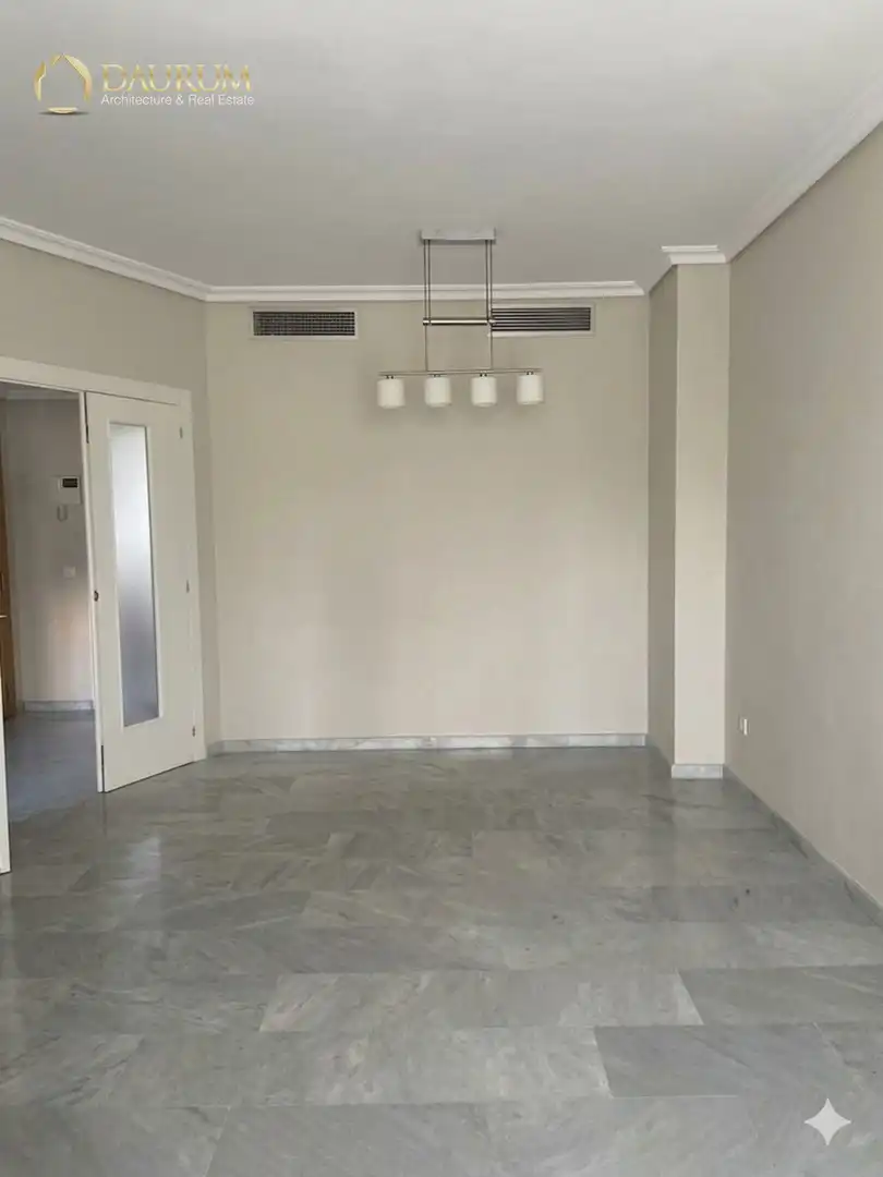 Flat for sale in Sevilla  with Air Conditioner, Heating and Terrace