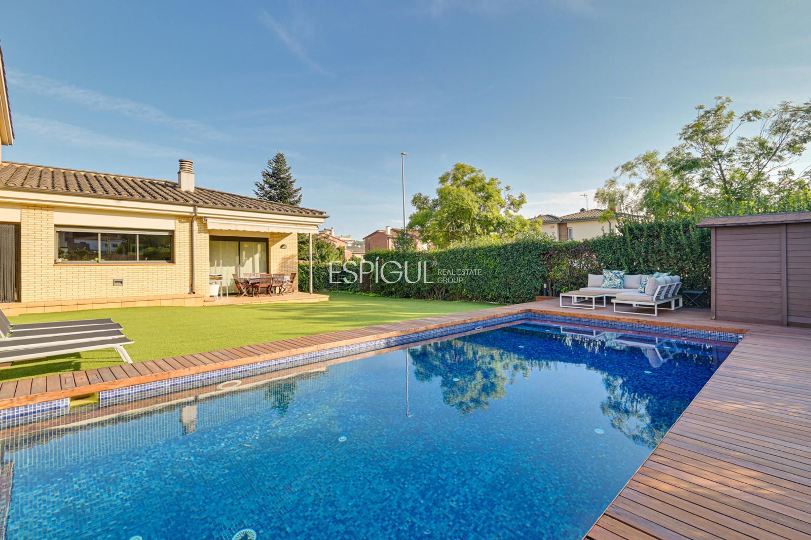 Exterior view of House or chalet for sale in Sarrià de Ter  with Air Conditioner, Heating and Private garden