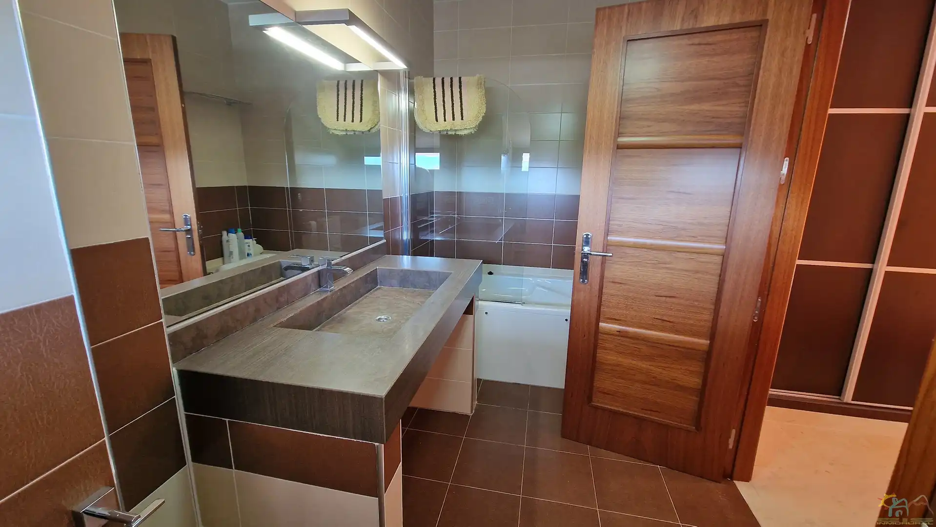 Badezimmer von Einfamilien-Reihenhaus zum Verkauf in Diezma mit Klimaanlage, Heizung und Privatgarten