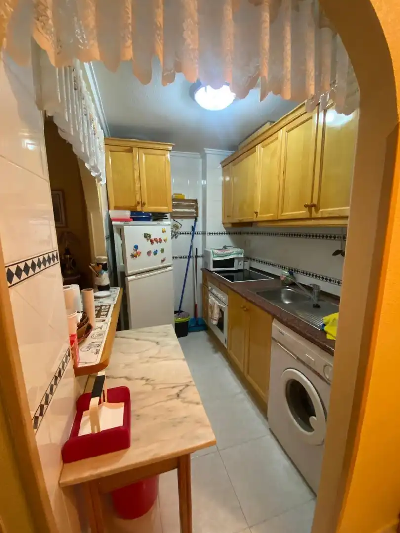 Cuina de Pis en venda en Torrevieja amb Aire condicionat, Terrassa i Moblat