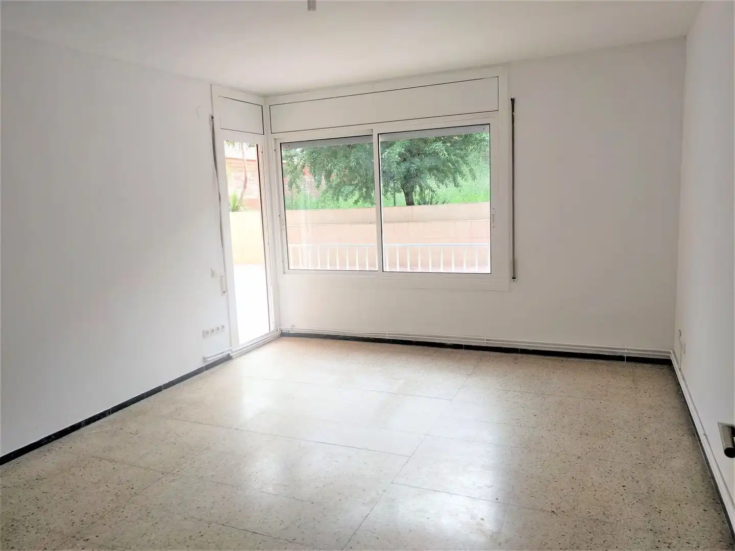 Living room of Flat for rent in Terrassa  with Heating