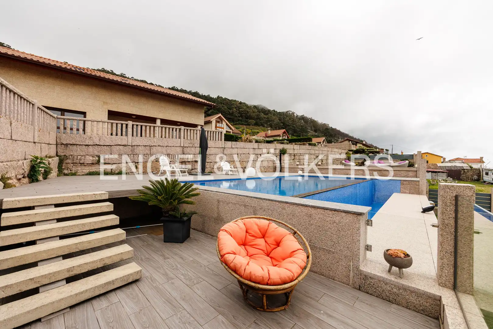 Terrassa de Casa o xalet en venda en Oia amb Calefacció, Jardí privat i Parquet