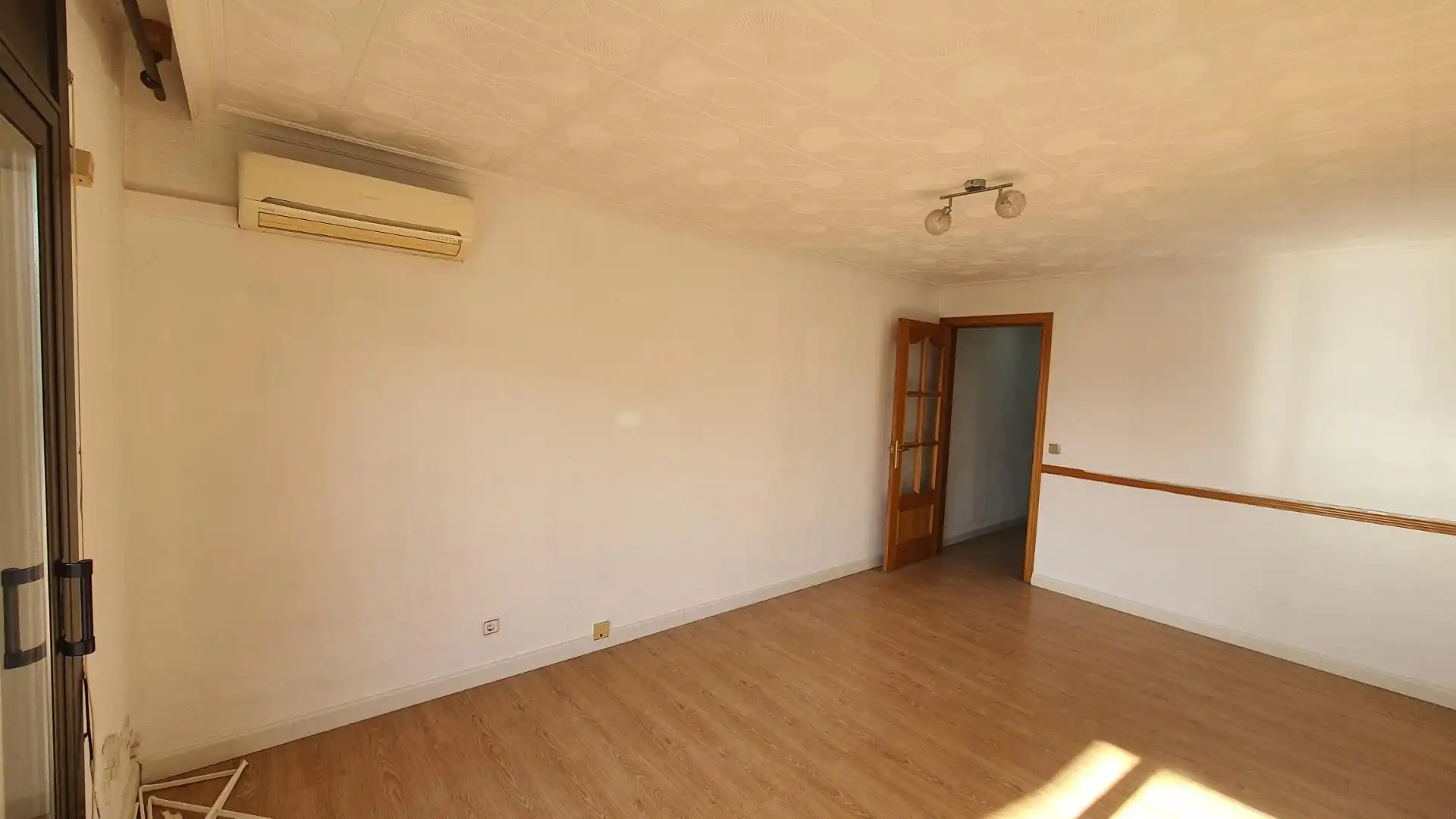 Living room of Flat for sale in Canet de Mar  with Air Conditioner, Parquet flooring and Balcony