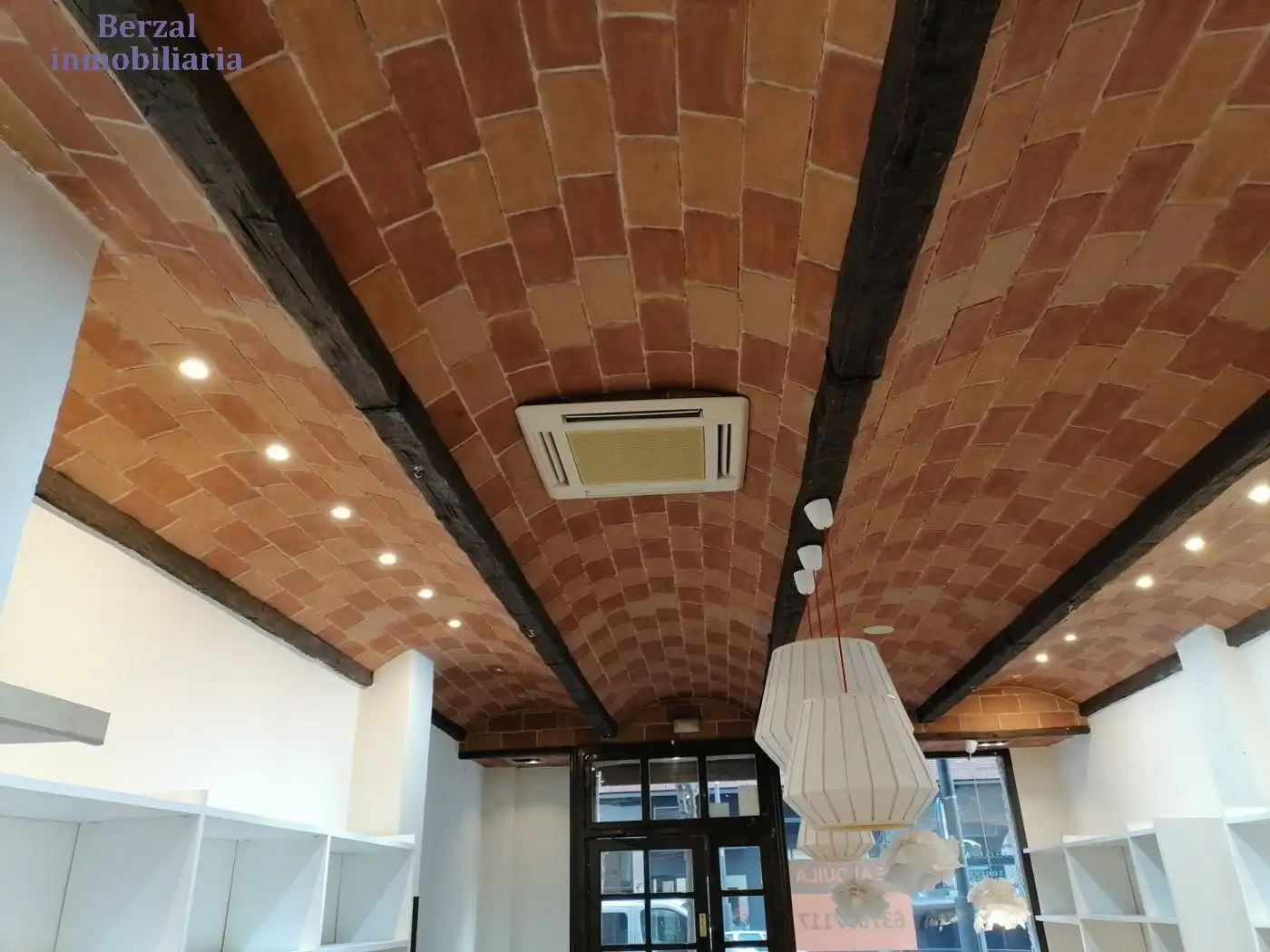 Local comercial de lloguer a Calle Gonzalo Berceo, imagen 3