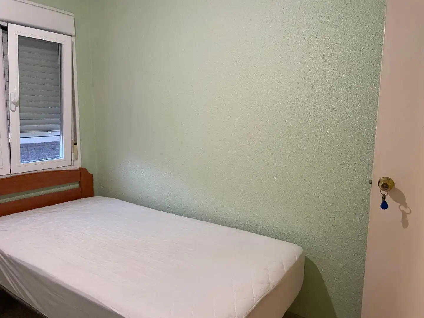 Habitación de Piso para compartir en Vícar con Aire acondicionado, Trastero y Amueblado