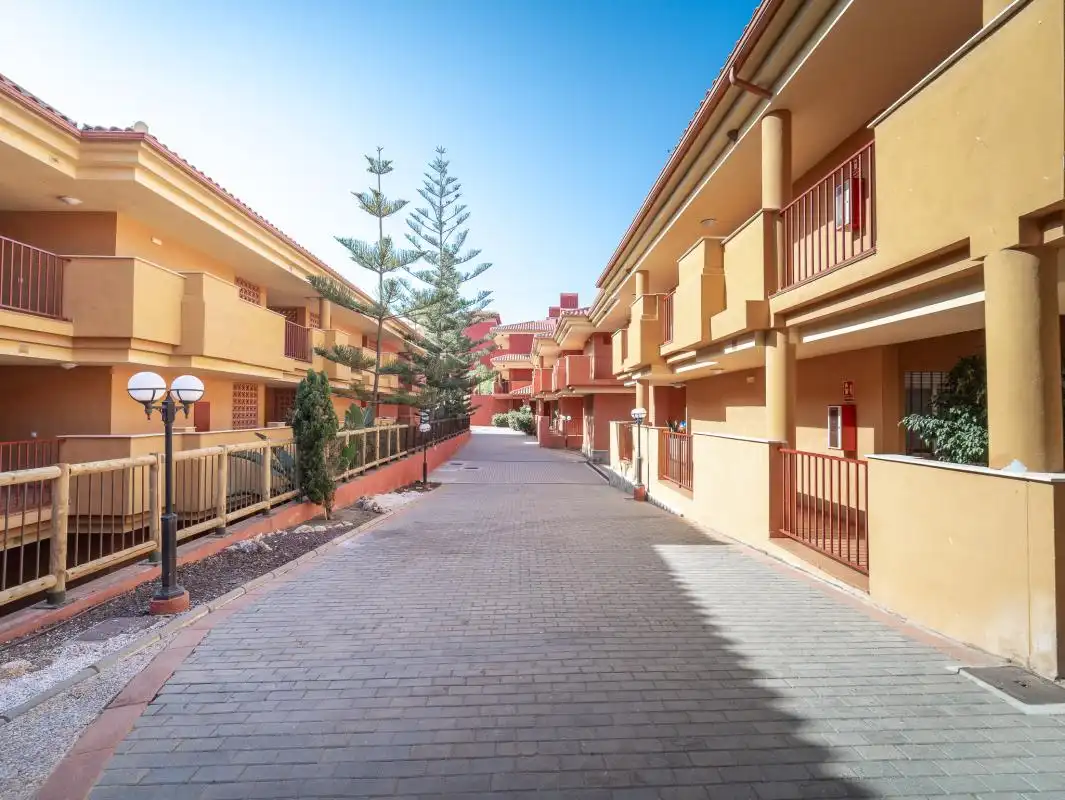 Vista exterior de Planta baixa en venda en Marbella amb Aire condicionat, Calefacció i Jardí privat
