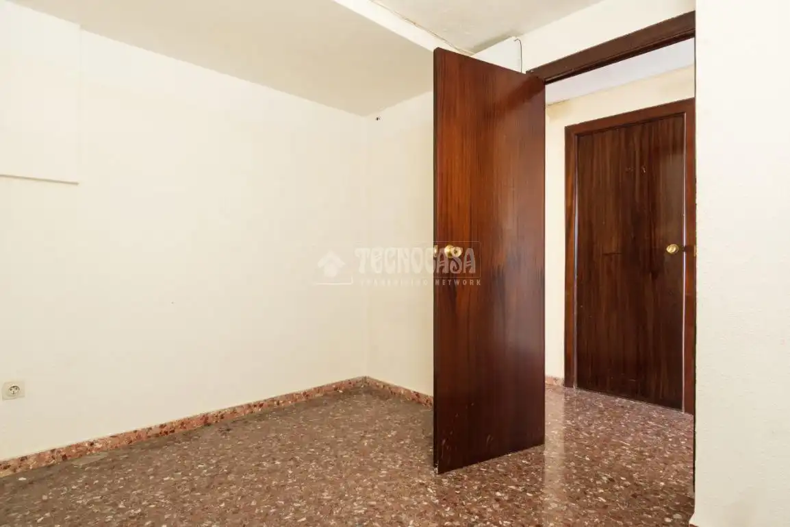 Bedroom of Flat for sale in Zaragoza  with Air Conditioner, Heating and Balcony