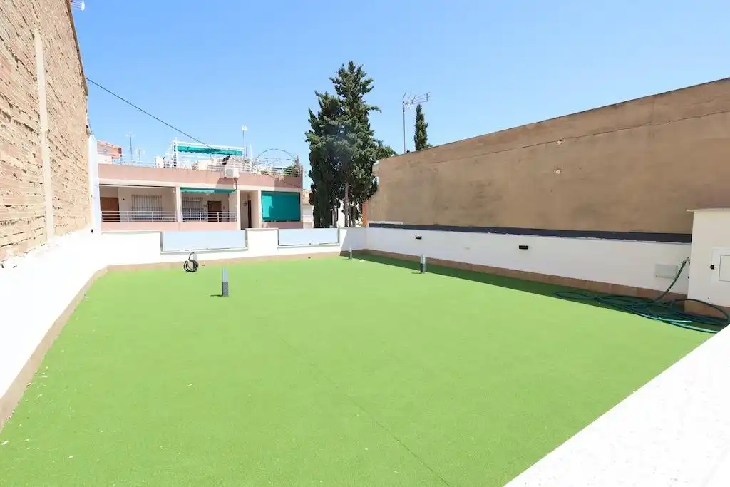 Terrasse von Einfamilien-Reihenhaus zur Miete in Pilar de la Horadada mit Klimaanlage, Heizung und Möbliert