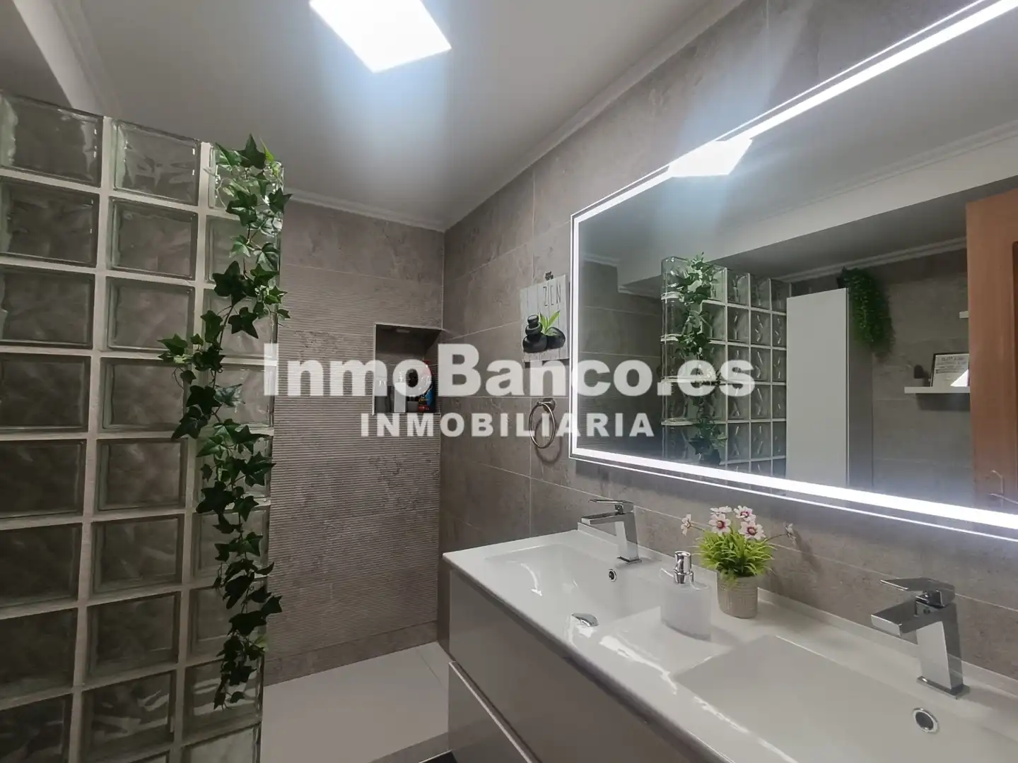 Bathroom of Flat for sale in Alaquàs, Valencia